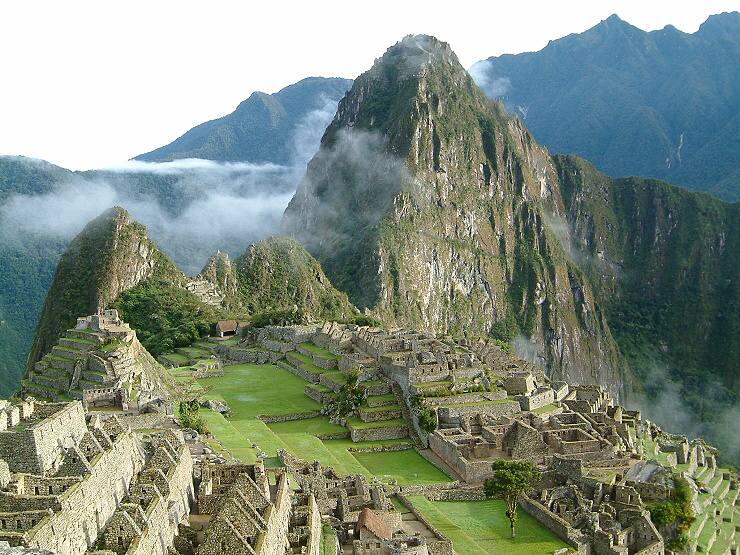 Machu Picchu TEE.SK